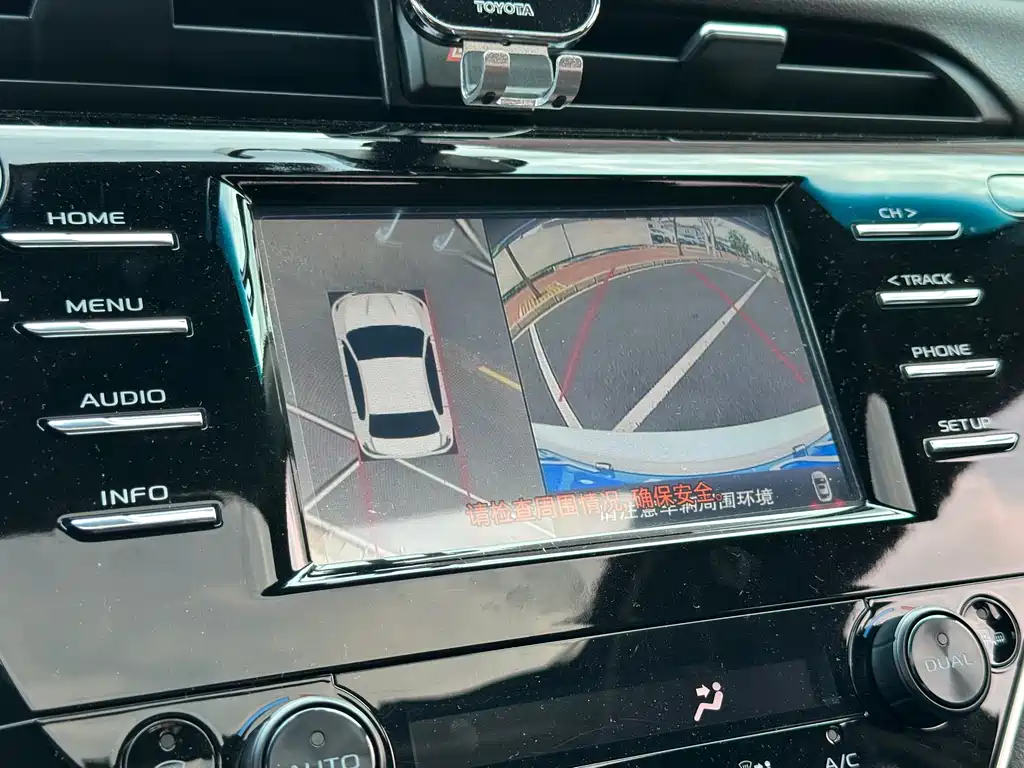 Toyota Camry 2018 — фото 14