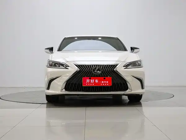 Lexus ES 2021