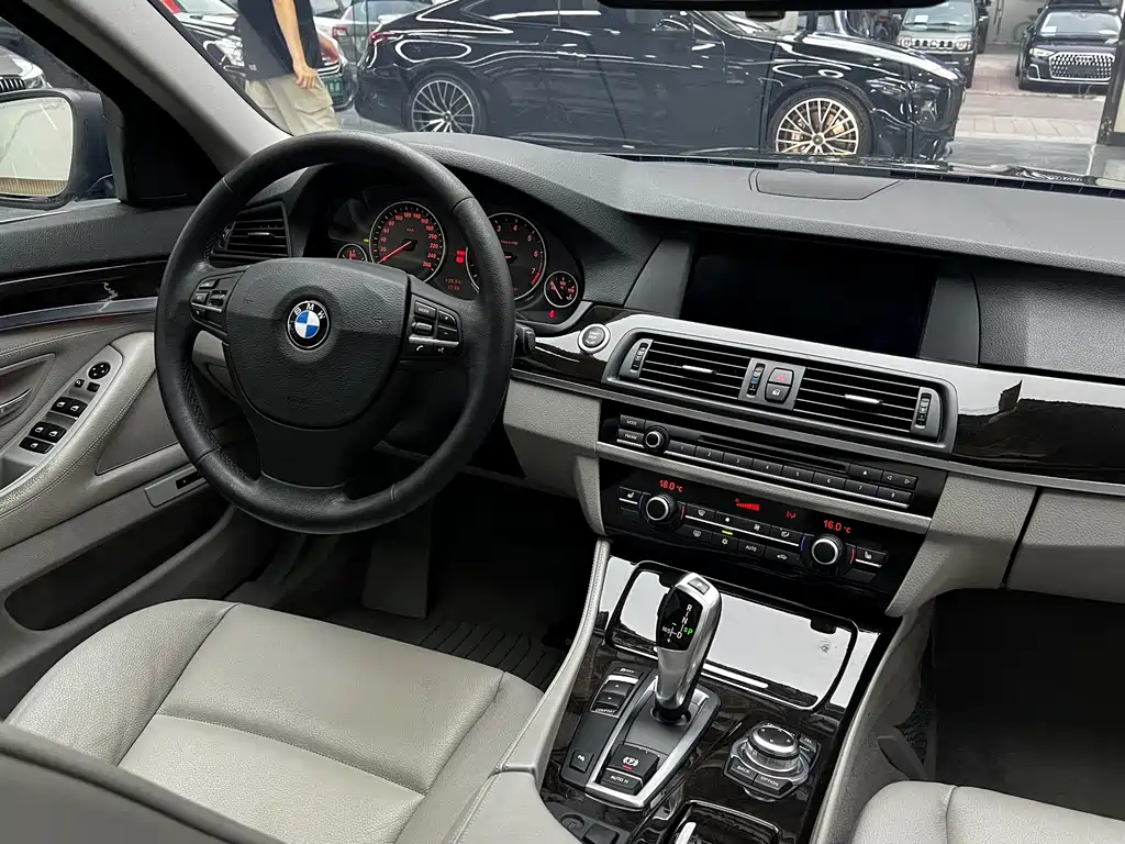 BMW 5 Series 2013 — фото 22