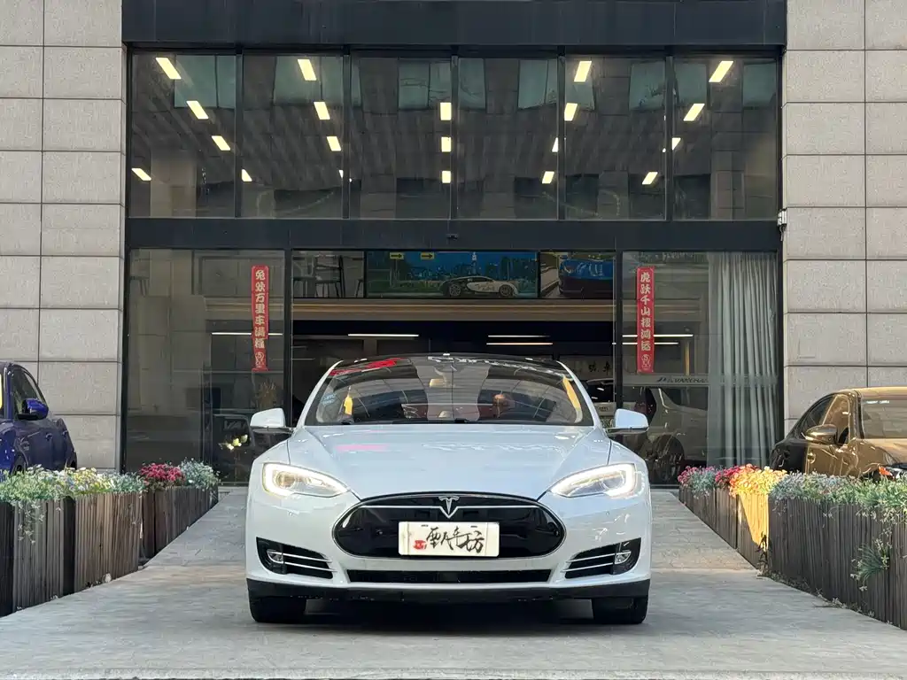 Tesla Model S 2015 — фото 2