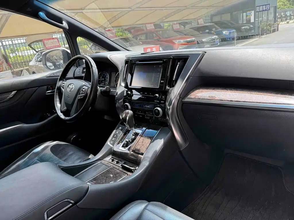 Toyota Alphard 2018 — фото 6