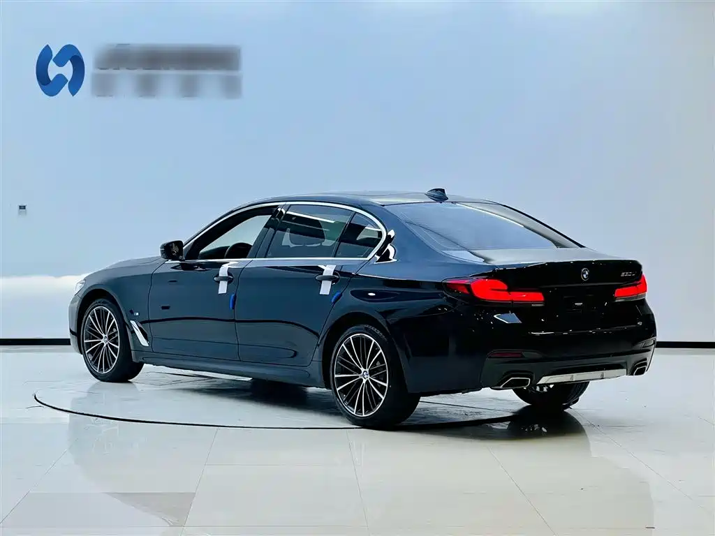 BMW 5 Series 2022 — фото 13