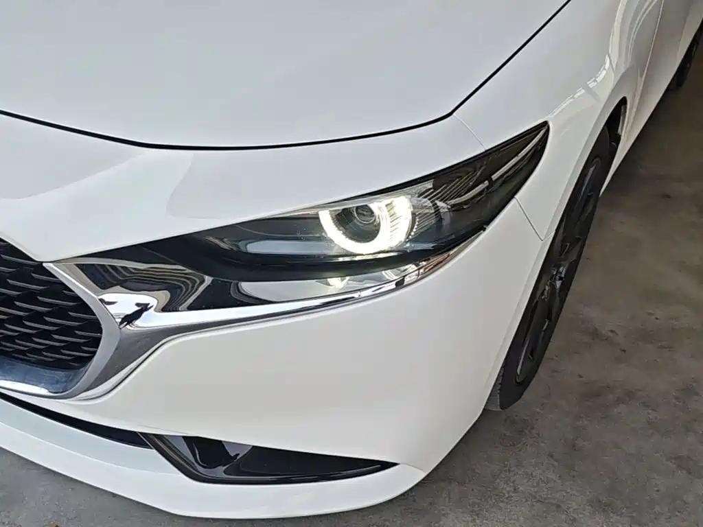 Mazda 3 Axela 2022 — фото 24