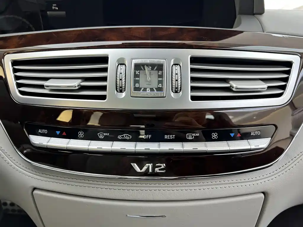 Mercedes-Benz S-Class AMG 2011 — фото 26