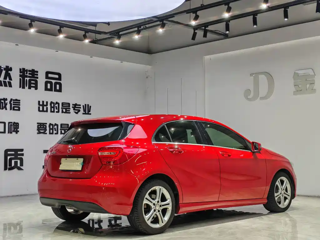 Mercedes-Benz A-Class 2015 — фото 7