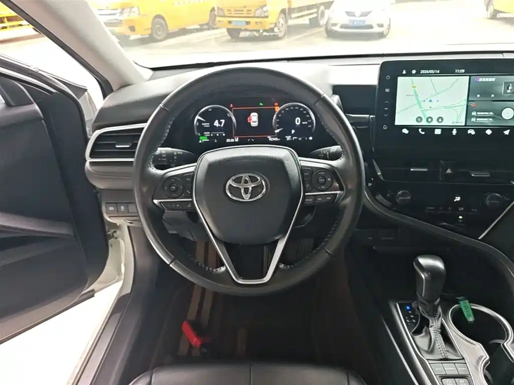 Toyota Camry 2023 — фото 7