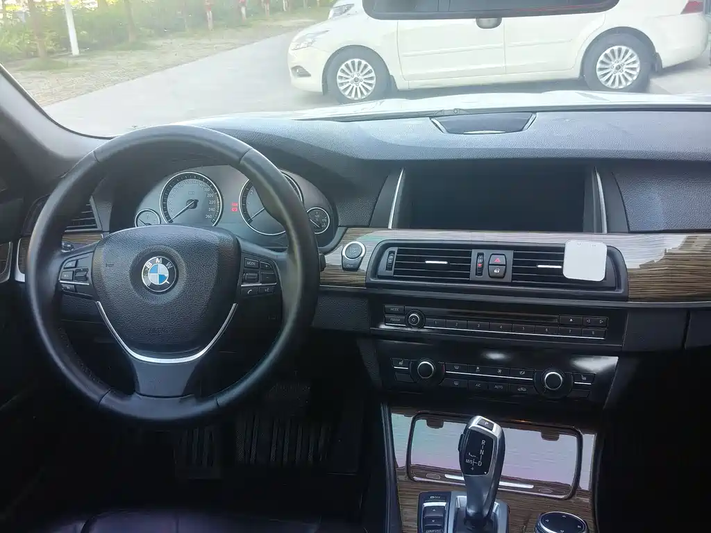 BMW 5 Series 2014 — фото 8
