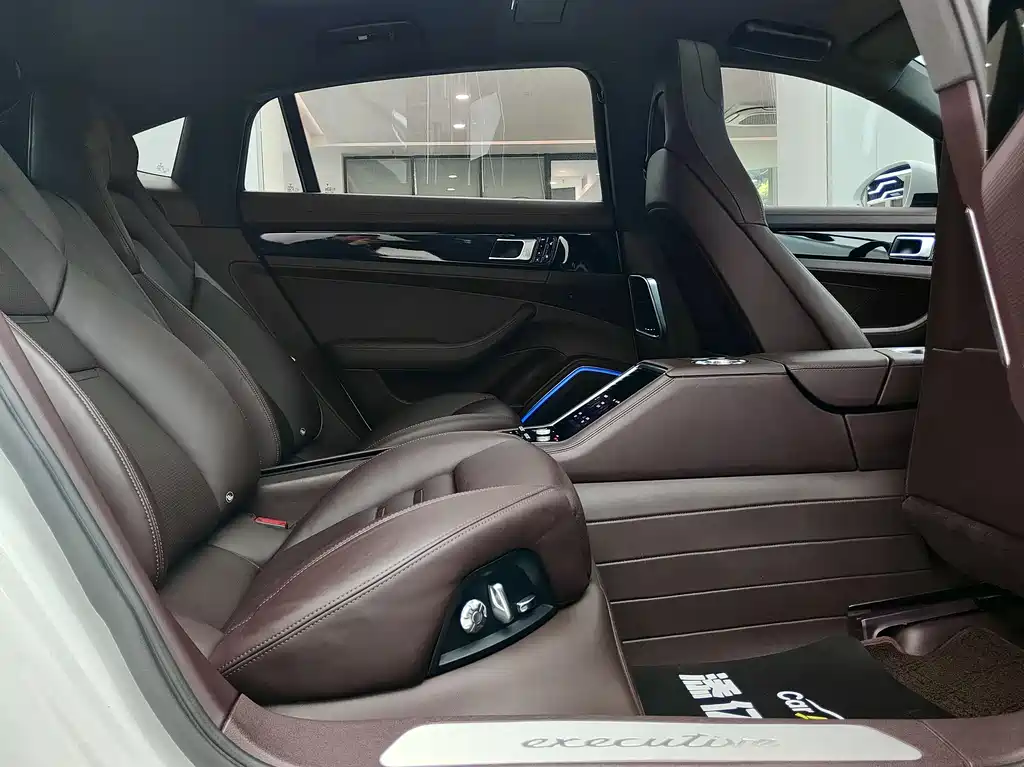 Porsche Panamera 2018 — фото 15