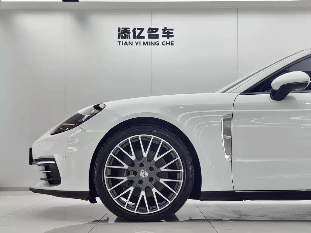 Porsche Panamera 2018 — фото 6