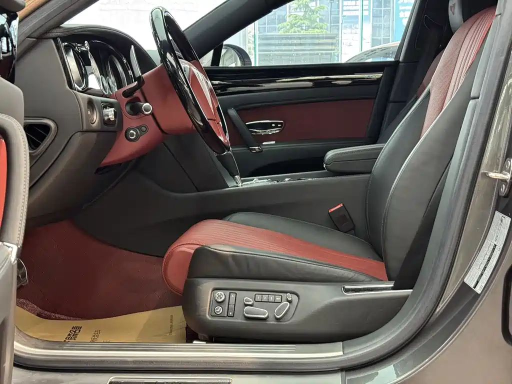 Bentley Flying Spur 2018 — фото 16