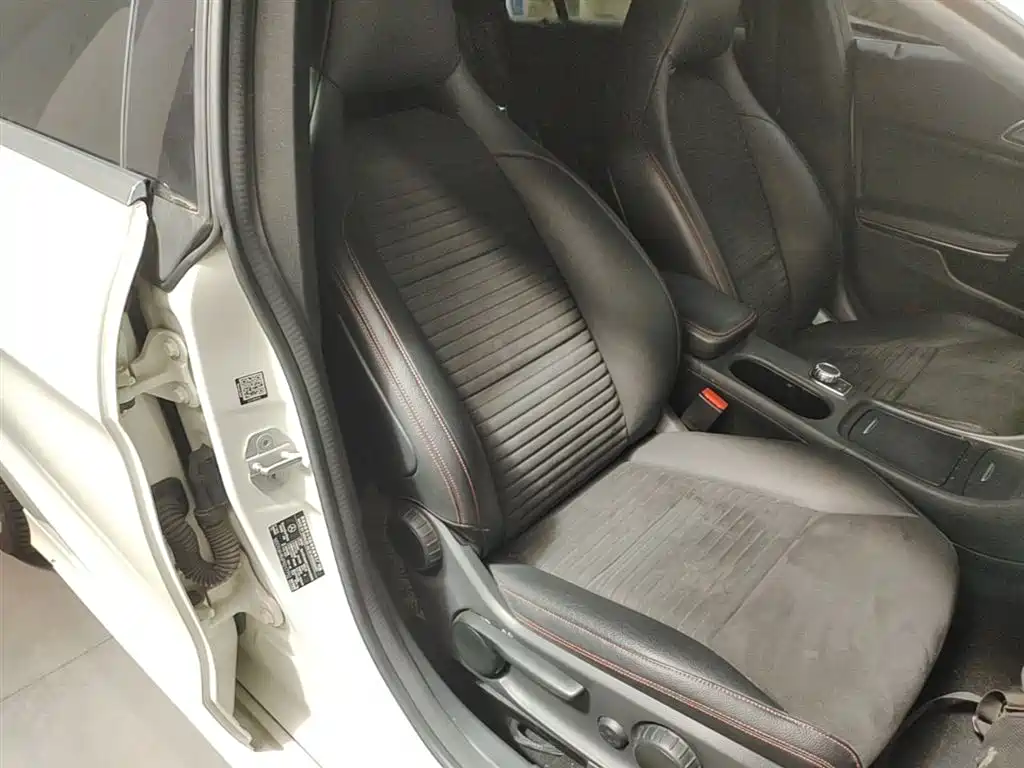 Mercedes-Benz CLA 2015 — фото 25