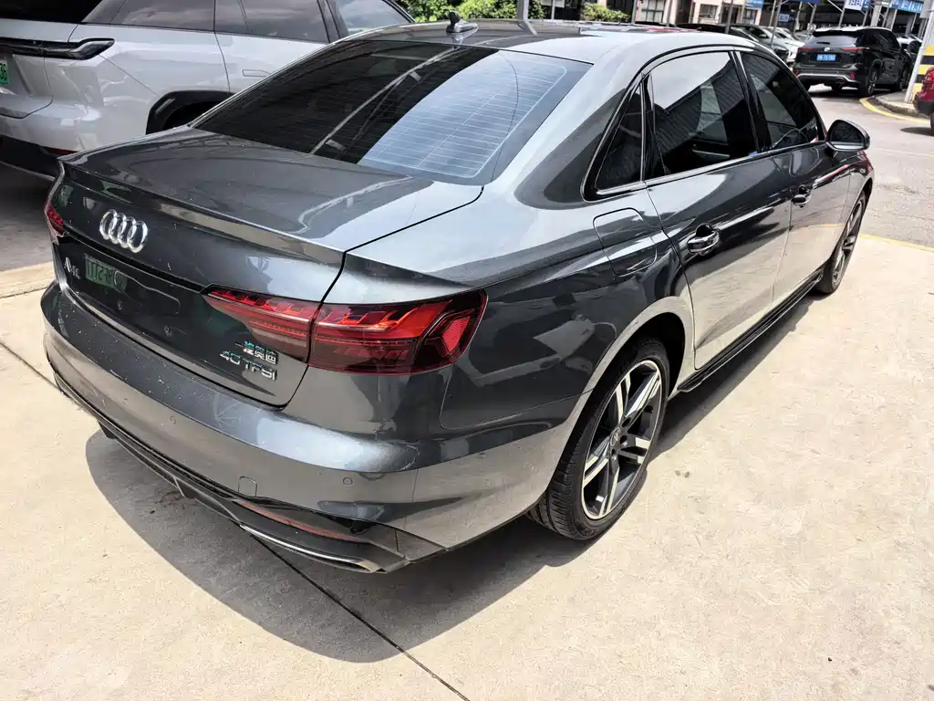 Audi A4L 2022 — фото 15