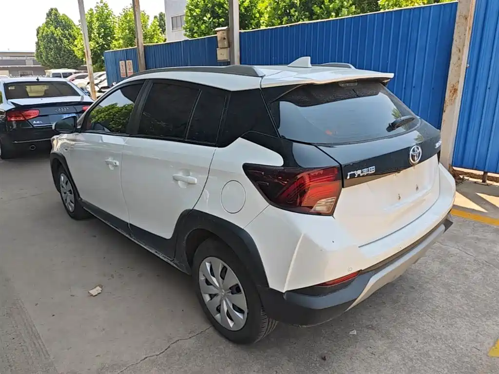 Toyota Yaris L 2022 — фото 5