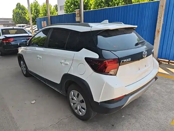 Toyota Yaris L 2022