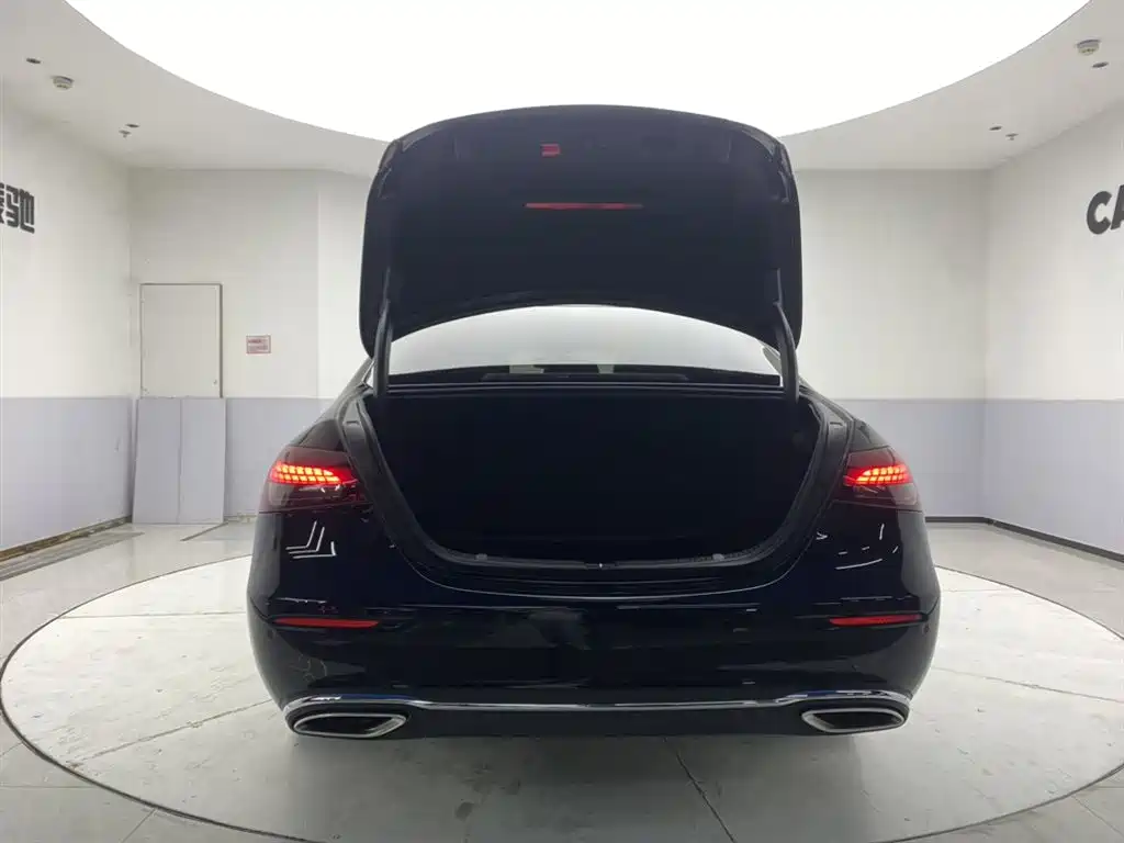 Mercedes-Benz E-Class 2023 — фото 13