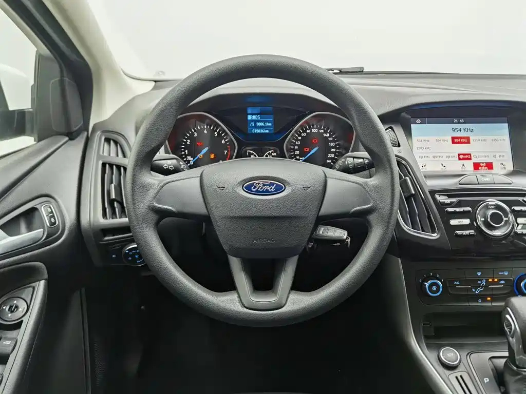 Ford Focus 2017 — фото 11