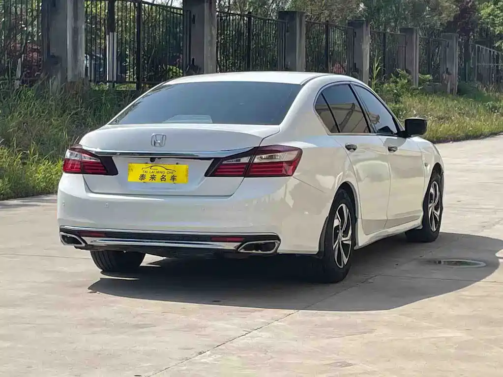 Honda Accord 2017 — фото 9