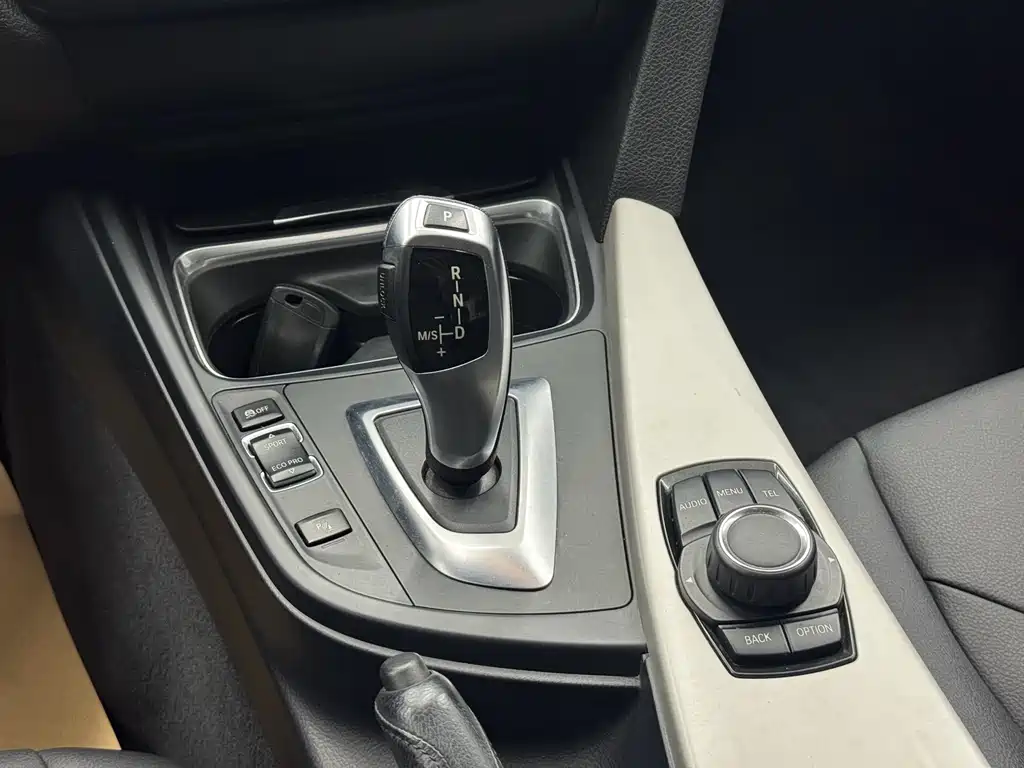 BMW 3 Series 2015 — фото 20