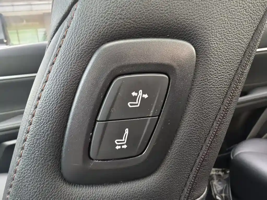 Toyota Camry 2019 — фото 10