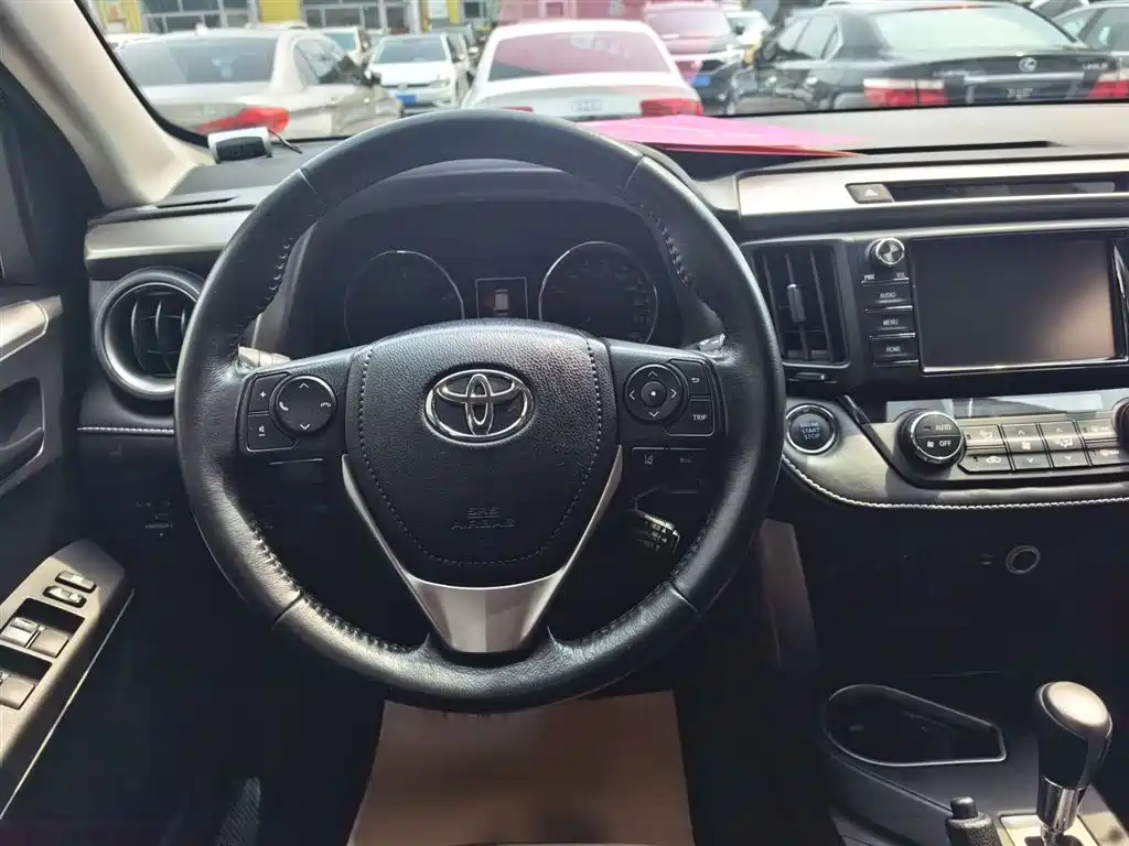Toyota RAV4 2019 — фото 18