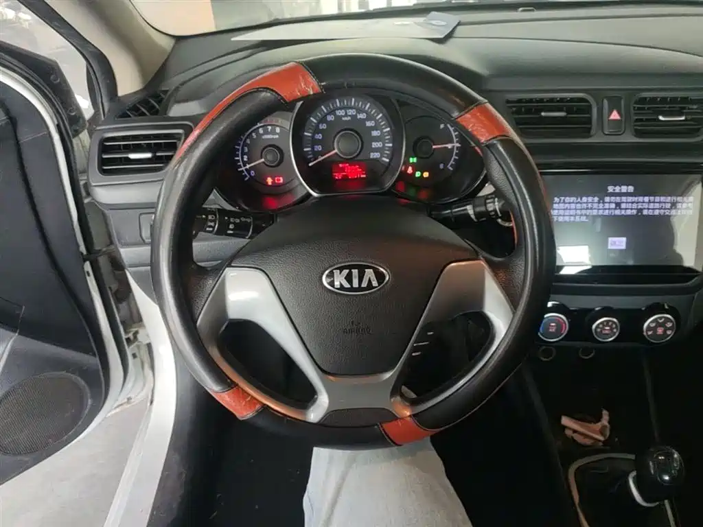 Kia K2 2016 — фото 11