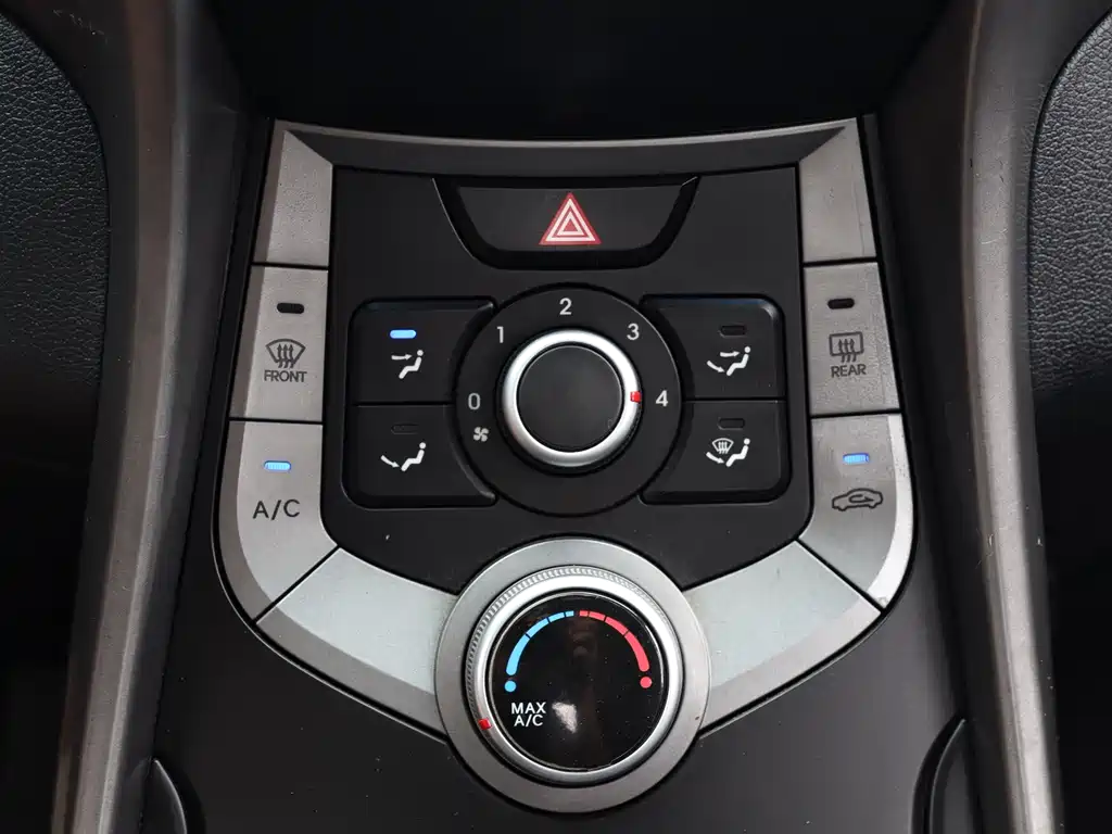 Hyundai Elantra 2016 — фото 10