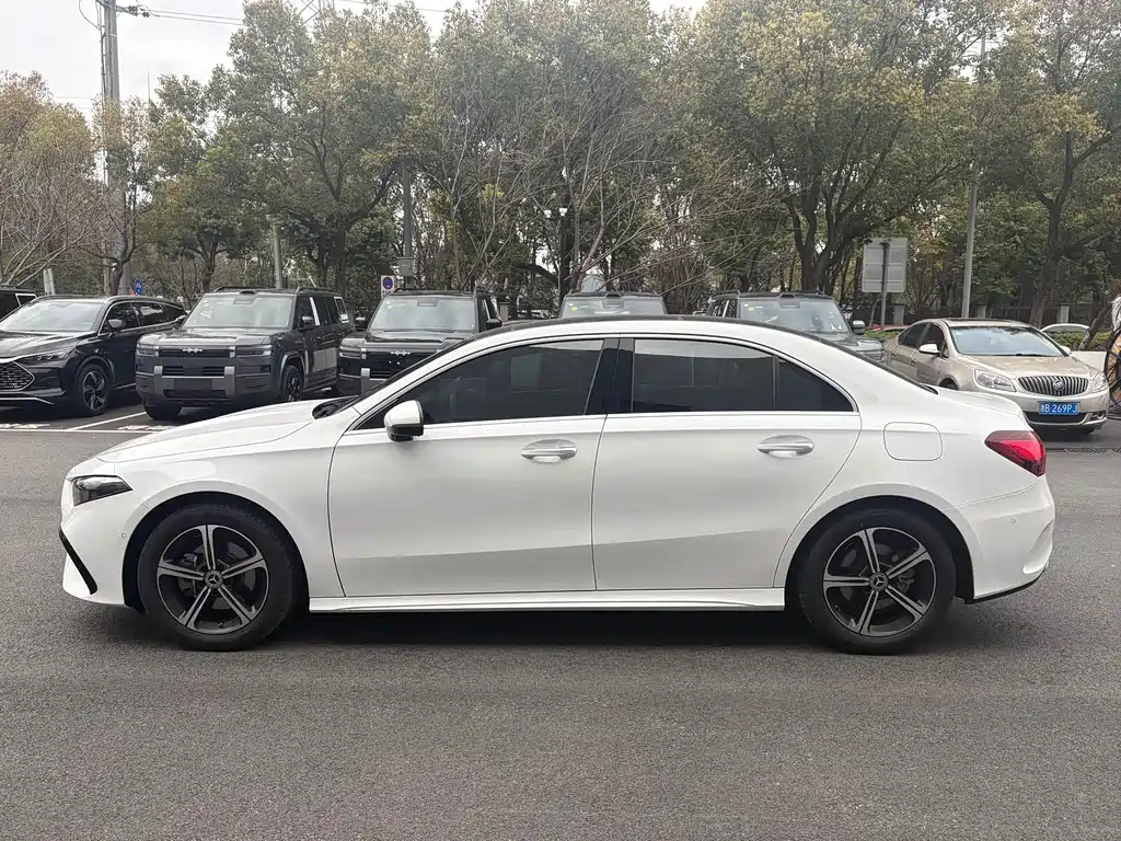 Mercedes-Benz A-Class 2024 — фото 14