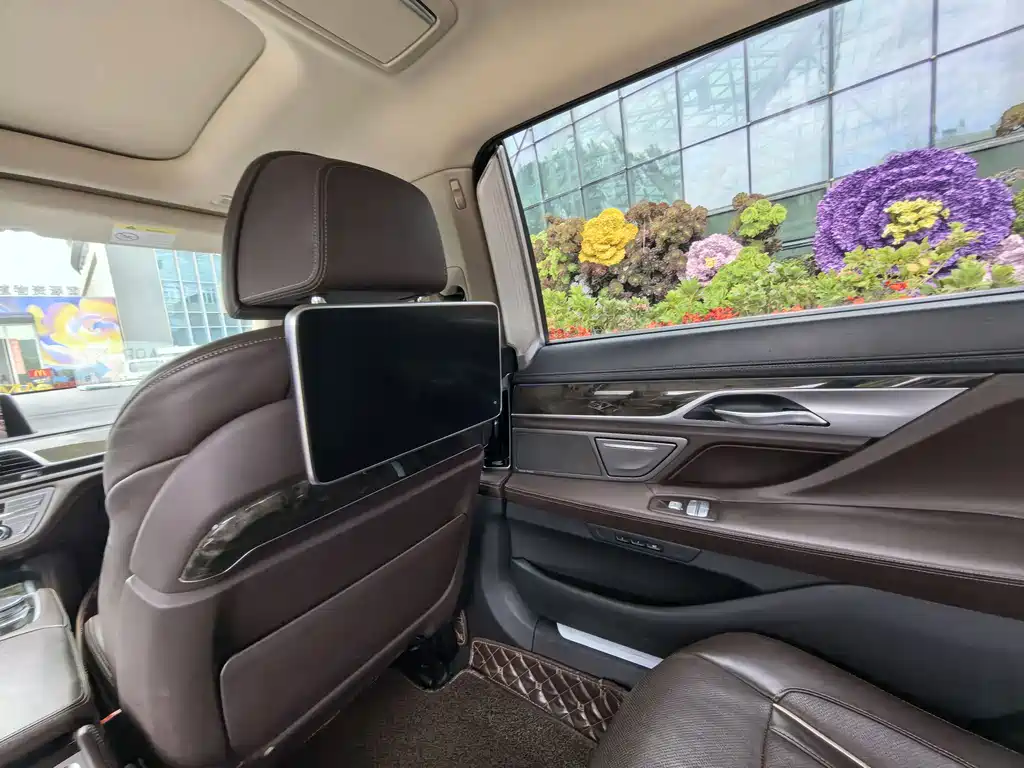 BMW 7 Series 2019 — фото 13