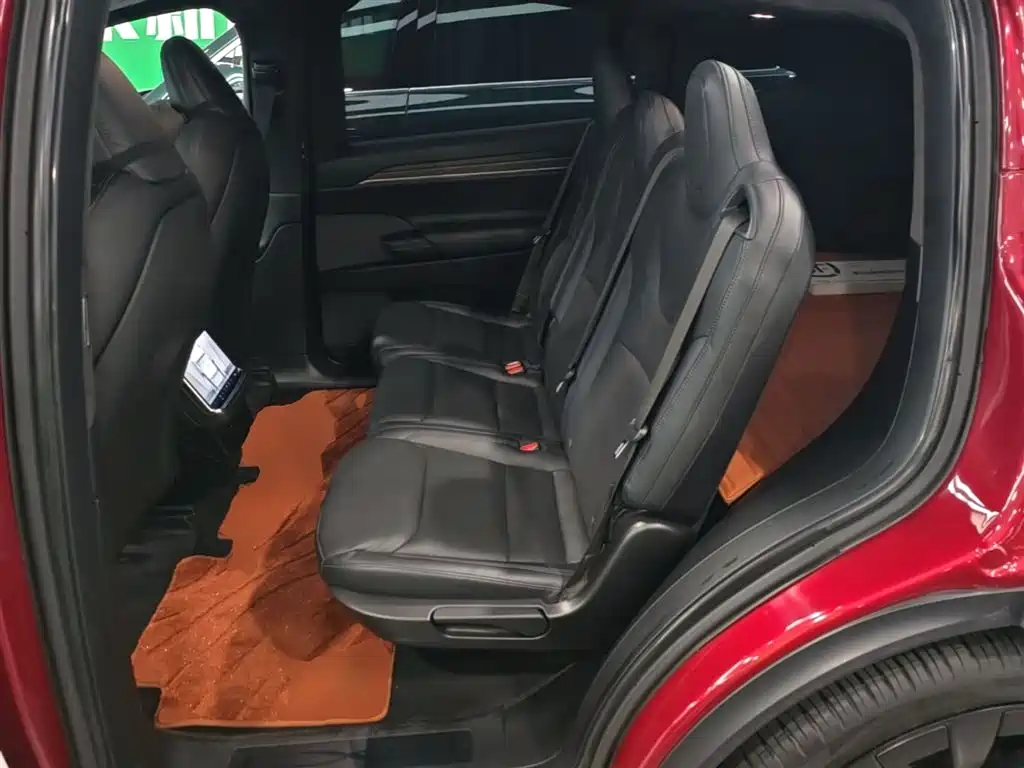 Tesla Model X 2023 — фото 17