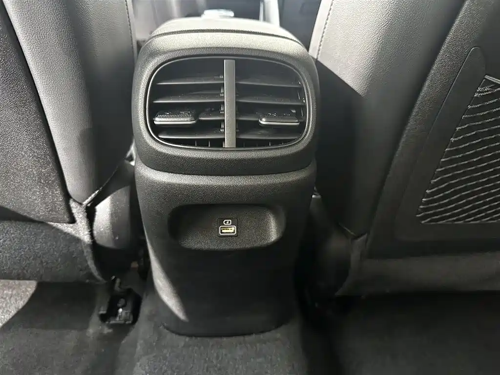 Hyundai Elantra 2023 — фото 26