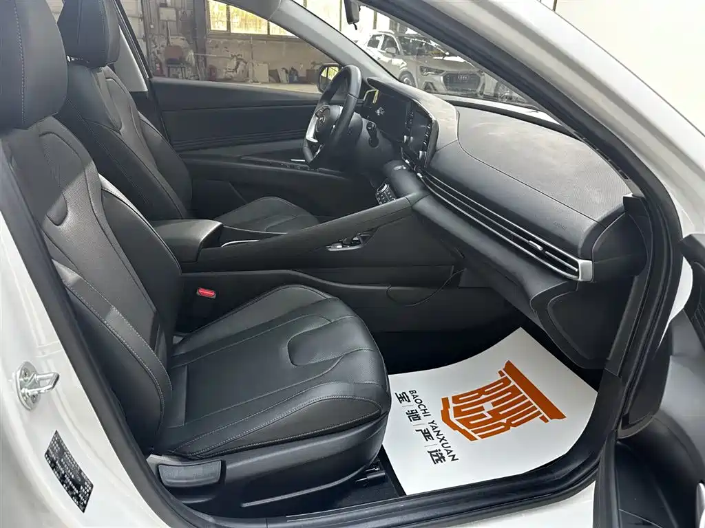 Hyundai Elantra 2023 — фото 2