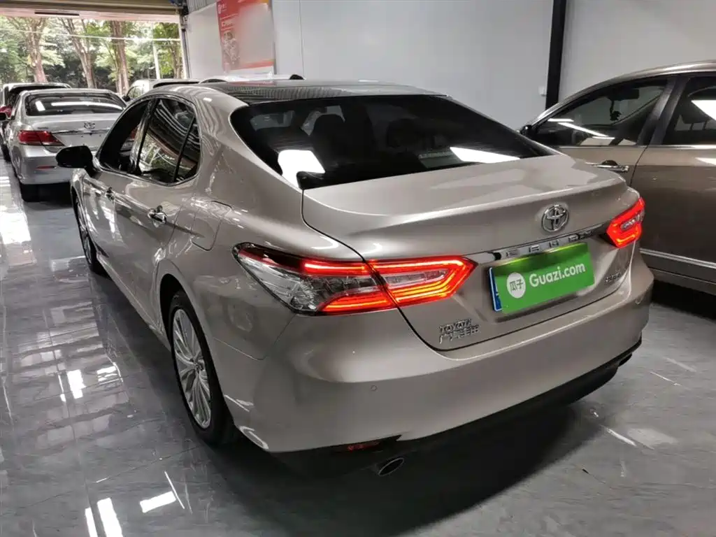 Toyota Camry 2019 — фото 23