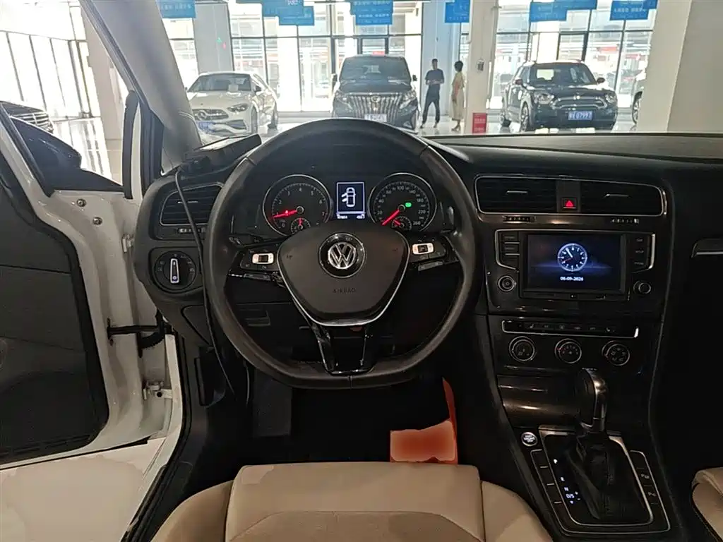 Volkswagen Golf 2017 — фото 11