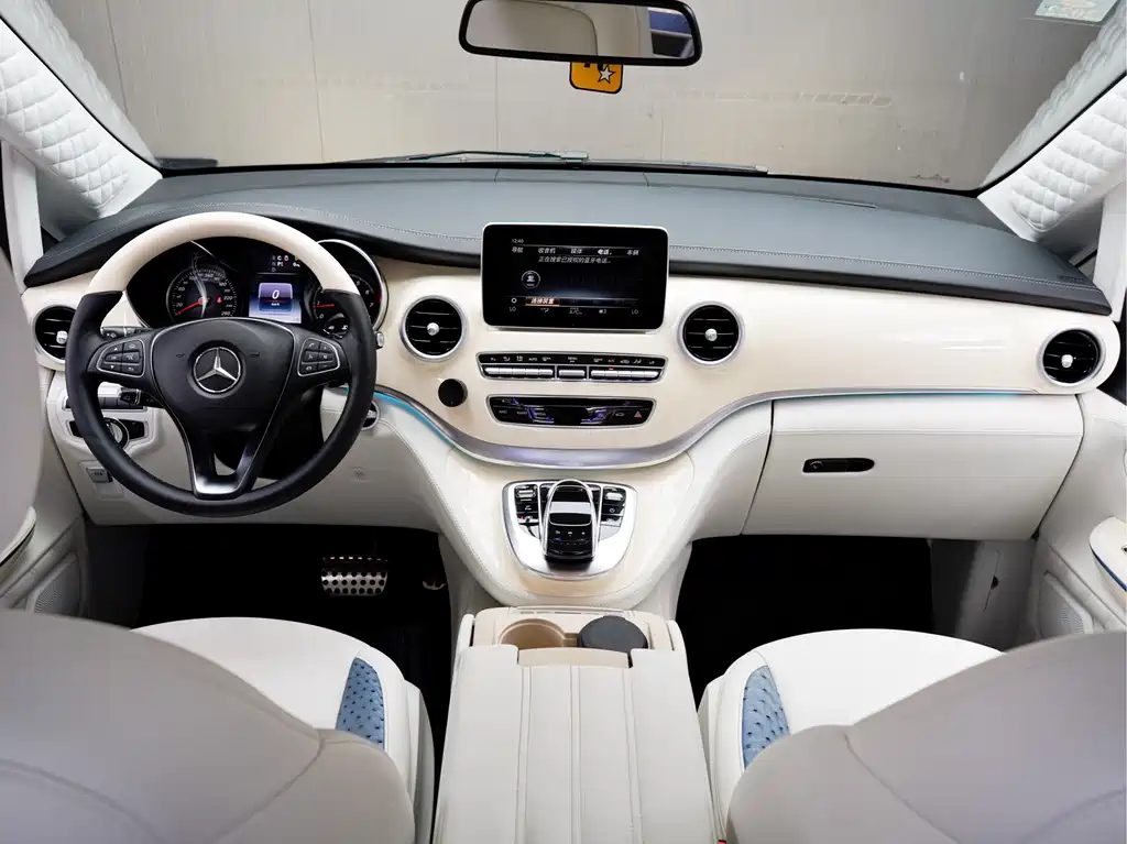 Mercedes-Benz V-Class 2020 — фото 16
