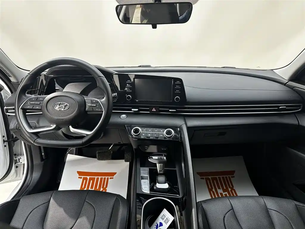 Hyundai Elantra 2023 — фото 25