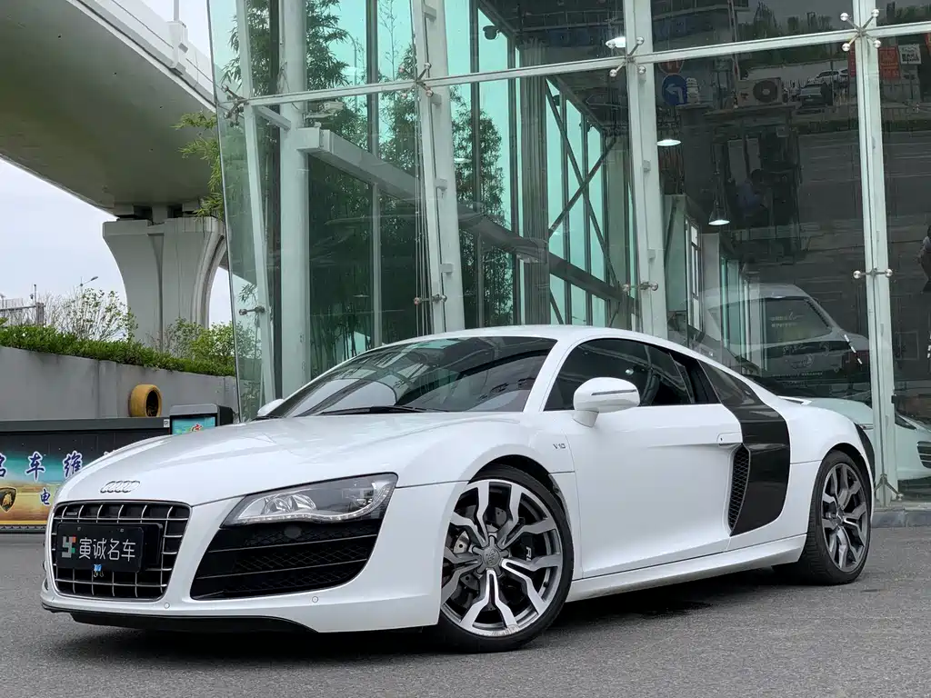 Audi R8 2012 — фото 2