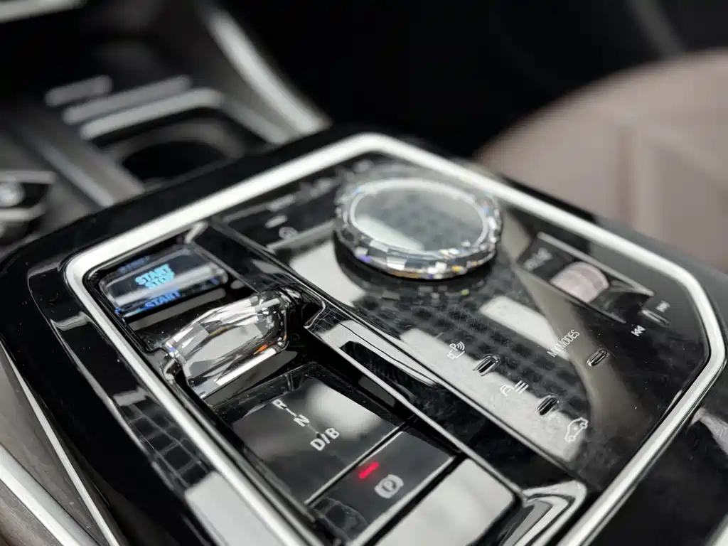 BMW i7 2025 — фото 11