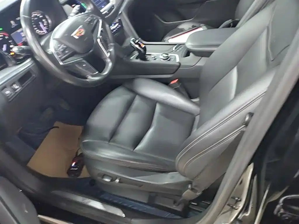 Cadillac XT5 2020 — фото 15
