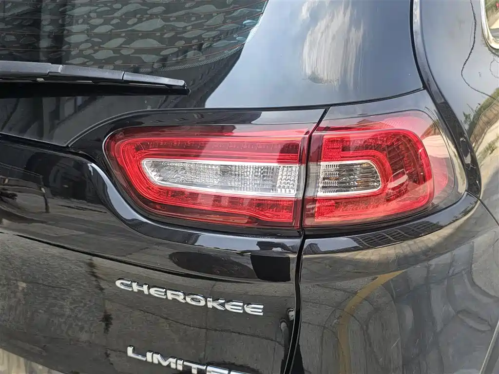 Jeep Cherokee 2018 — фото 8