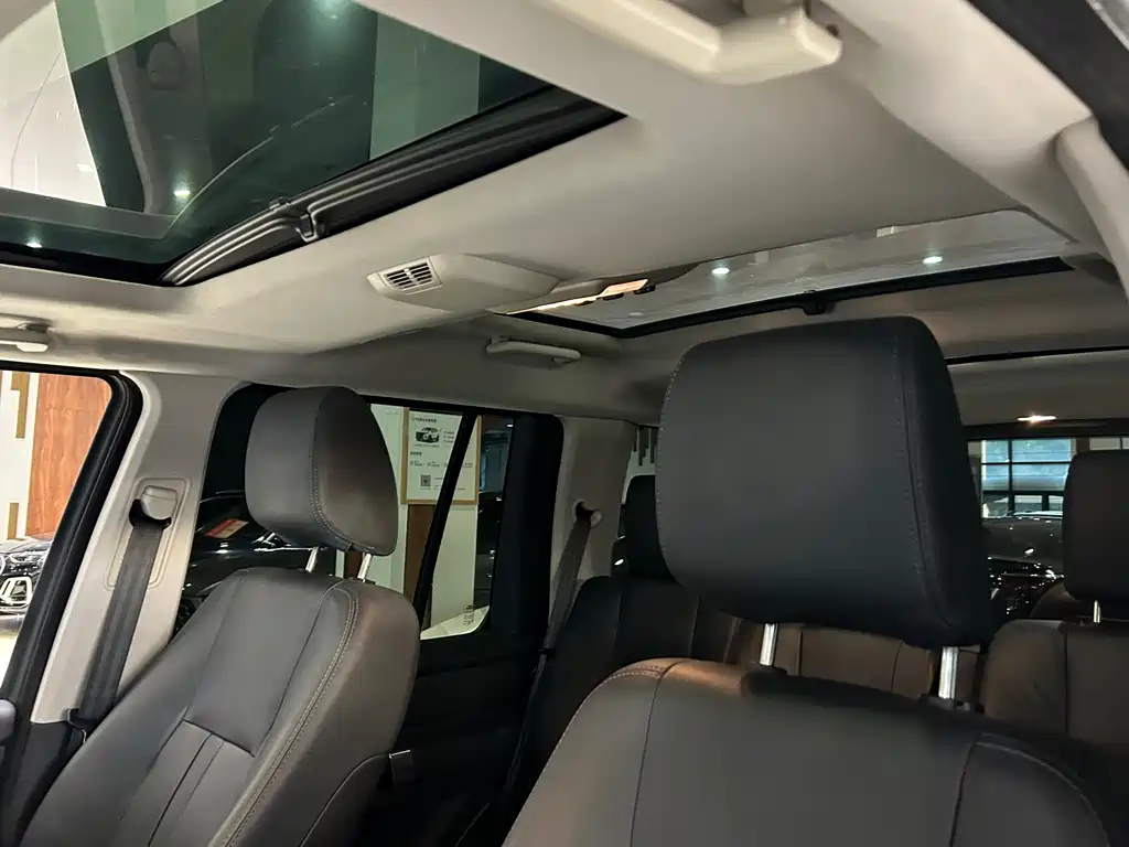 Land Rover Discovery 2017 — фото 14