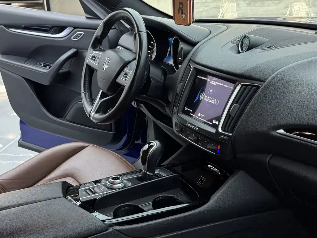 Maserati Levante 2018 — фото 16