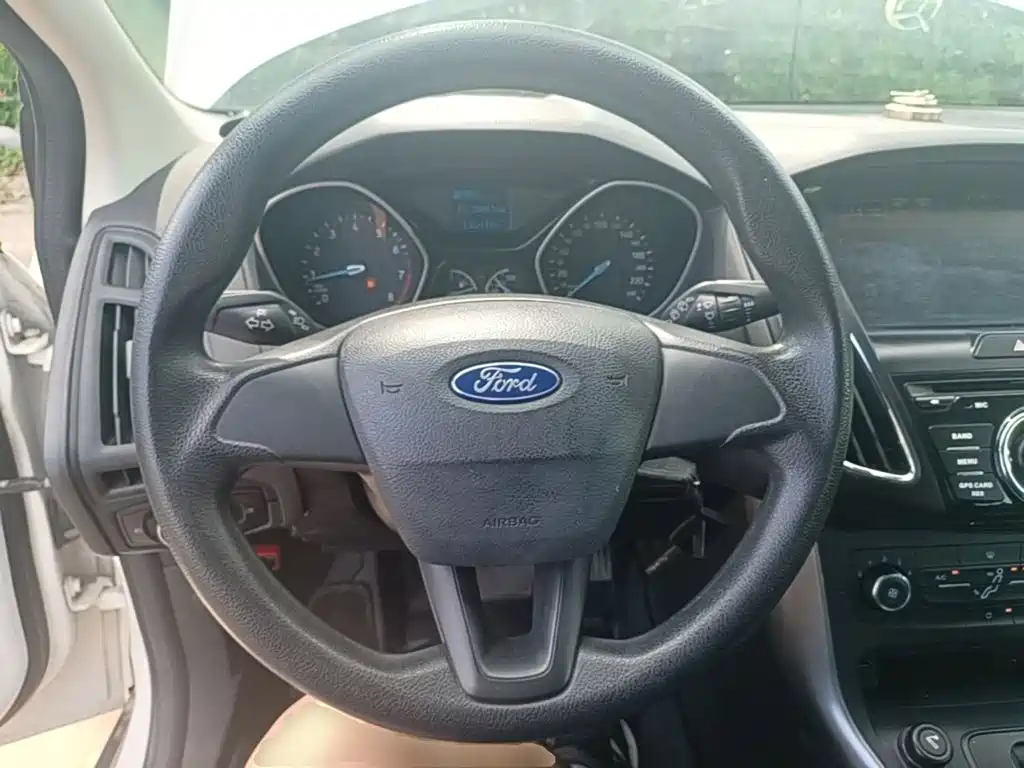 Ford Focus 2016 — фото 11