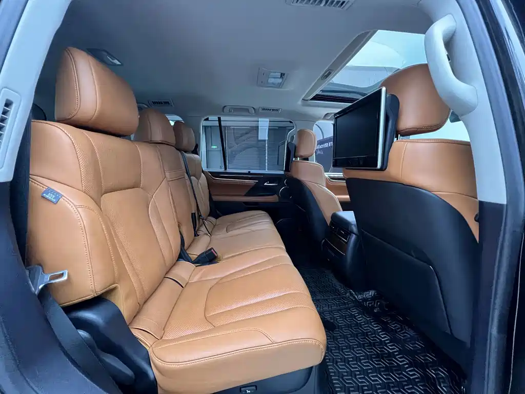 Lexus LX 2017 — фото 10