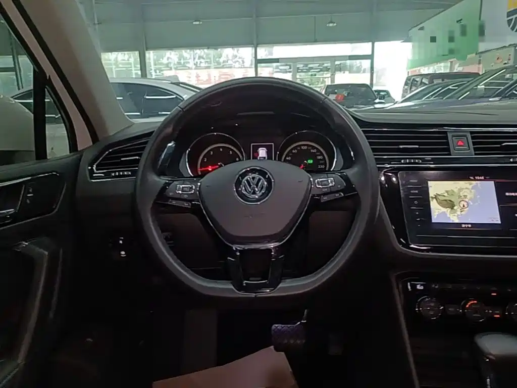 Volkswagen Tiguan L 2020 — фото 11