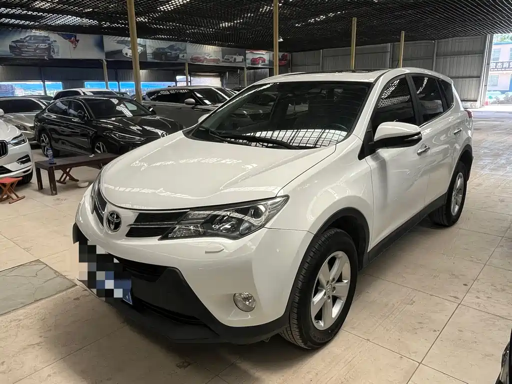 Toyota RAV4 2014 — фото 1