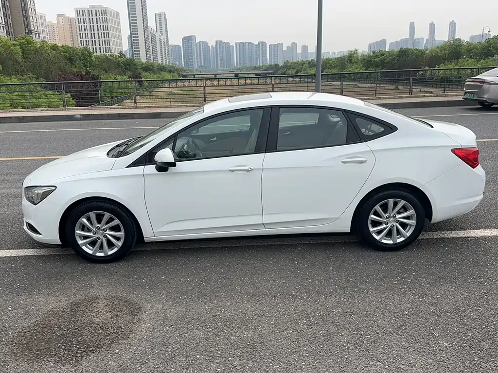 Buick Verano 2017 — фото 10