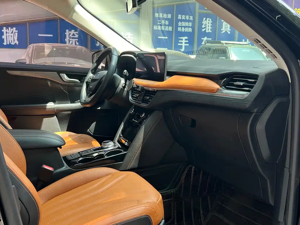 Ford Escape 2020 — фото 11