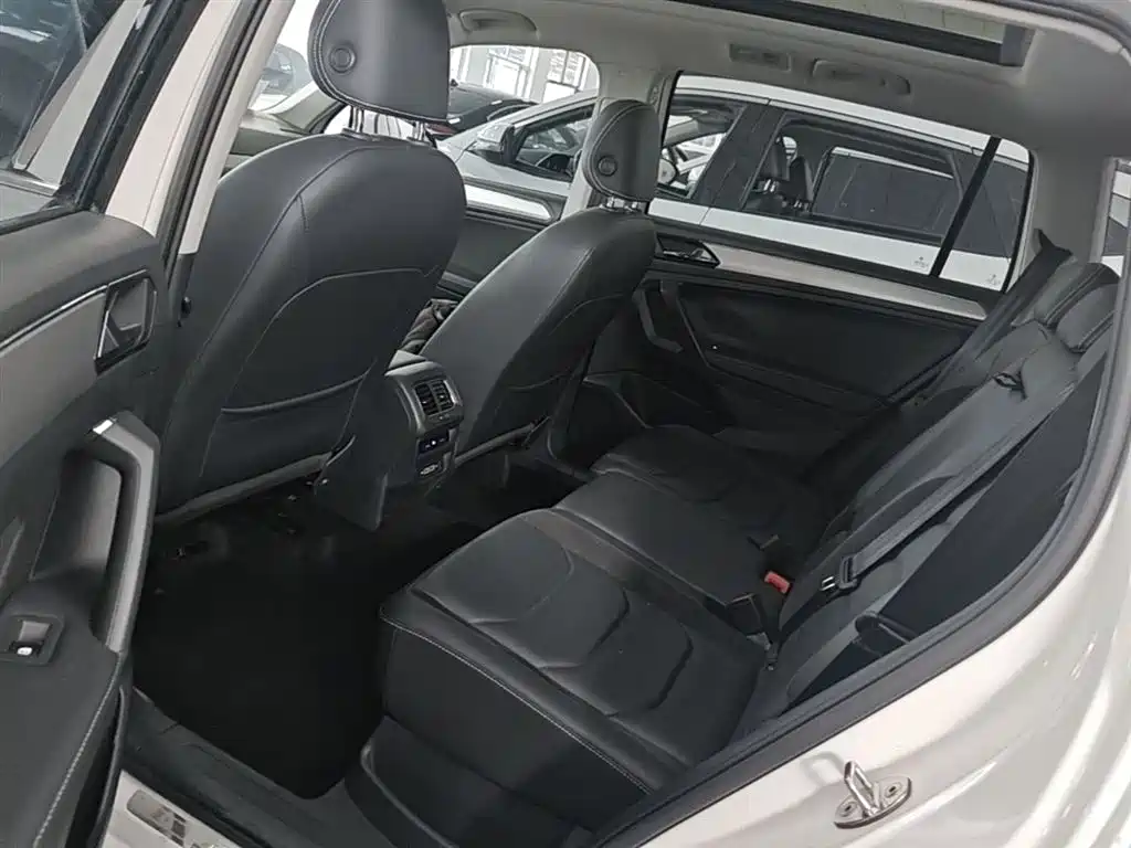 Volkswagen Tiguan L 2020 — фото 17