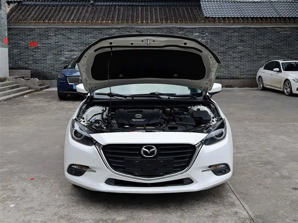 Mazda 3 Axela 2019 — фото 14