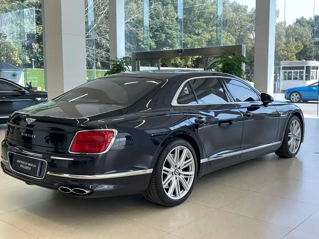 Bentley Flying Spur 2024 — фото 5